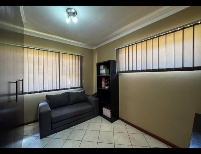 2 BEDROOM SECTIONAL TITLE FOR SALE IN MEYERSDAL